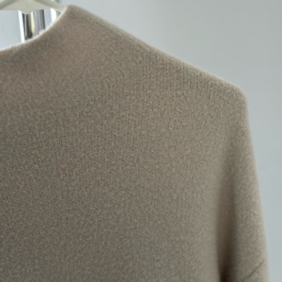 Express Sweater - Picture 2 of 3